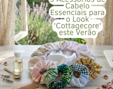 Uma mesa de madeira rústica junto a uma janela aberta com vista para um jardim. Sobre a mesa, encontram-se vários acessórios de cabelo em tons pastel e padrões florais: uma touca de cetim e cinco scrunchies coloridos. Ao lado, um pente de madeira, um frasco de óleo capilar e pétalas secas de lavanda espalhadas.