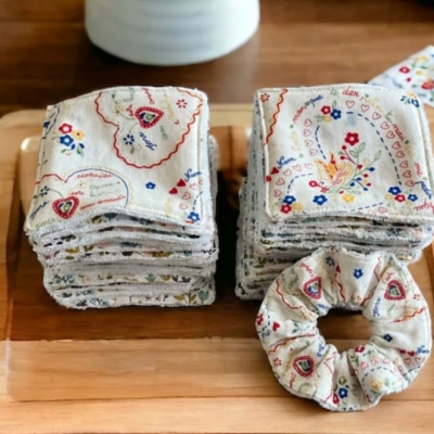 Discos reutilizáveis, Lenço de Namorados, Prenda tradicional portuguesa, Skincare ecológico, Discos desmaquilhantes, Scrunchie algodão, Artesanato português, Zero waste Portugal, Limpeza facial, Prenda para ela.